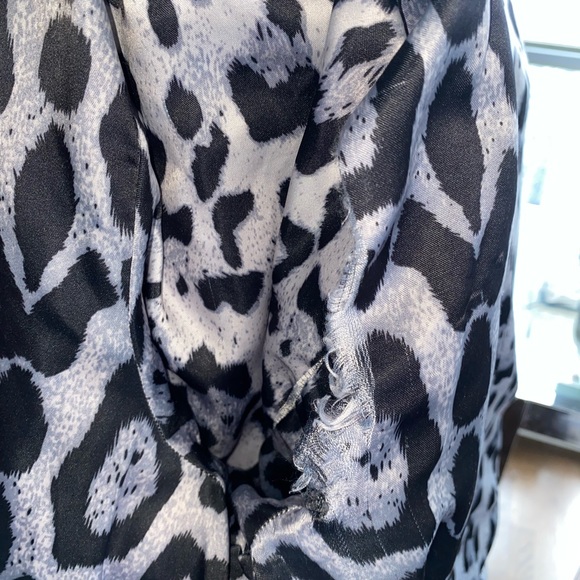 EYE CATCHING RED FAUX FUR MIDI COAT. - Picture 6 of 8